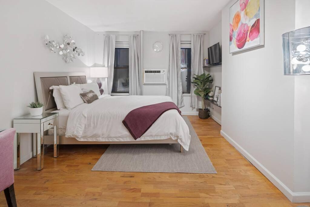 Studio Haven In Times Square & Nearby Restaurants New York Exterior photo