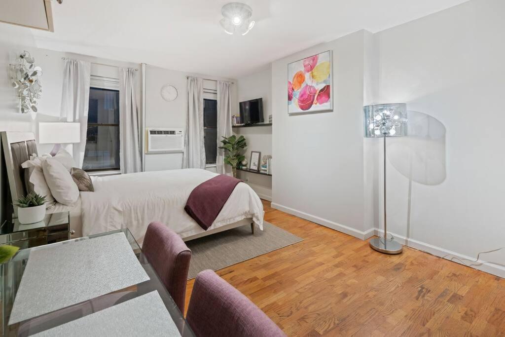 Studio Haven In Times Square & Nearby Restaurants New York Exterior photo